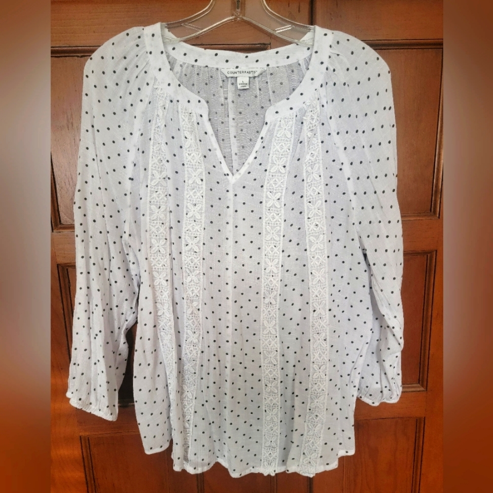 Woman's White Top by Counterpark